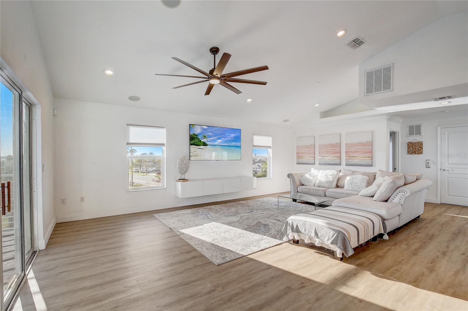 HUDSON BEACH ESTATES - Residential