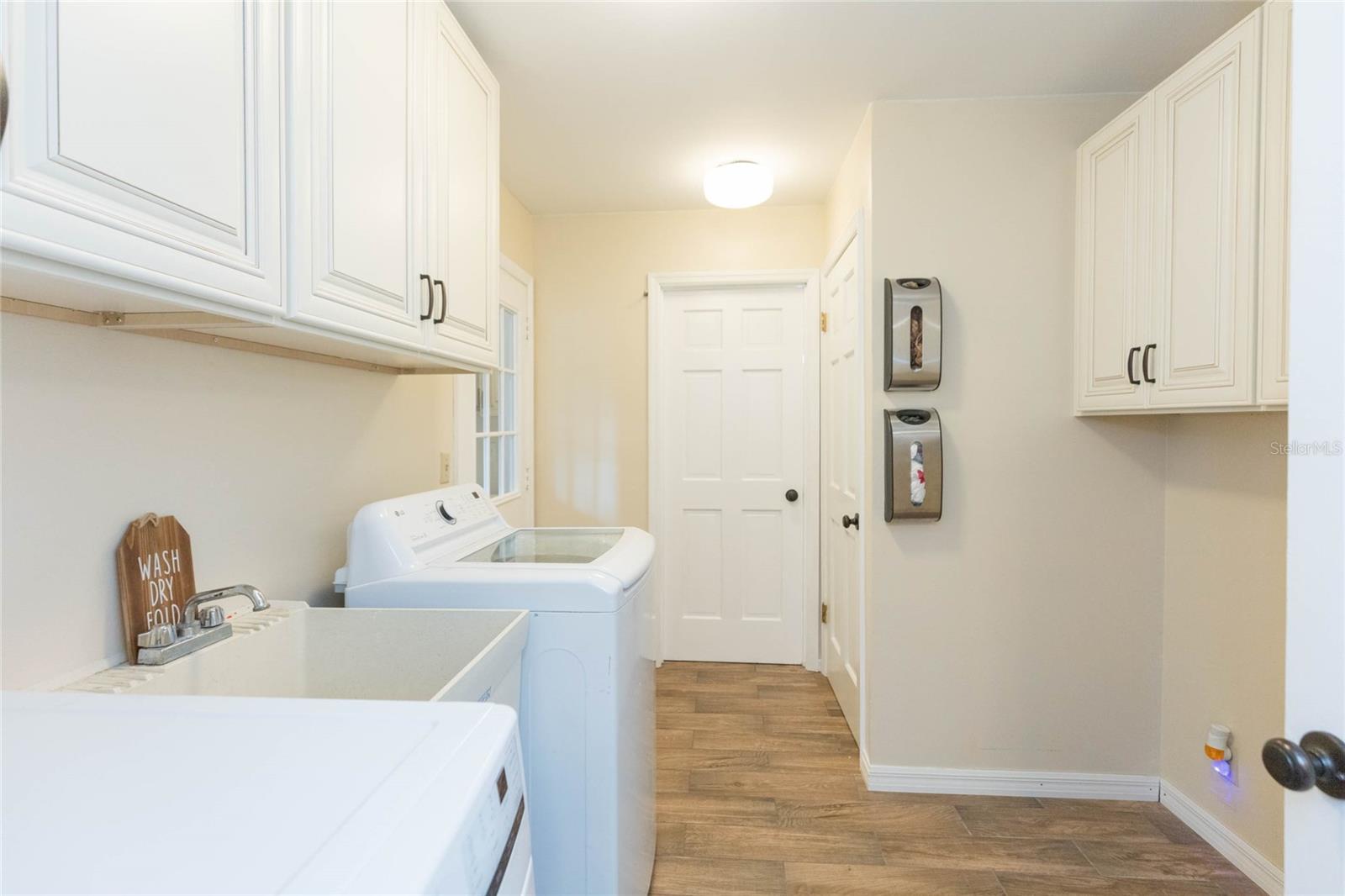 WHISPER LAKE - Residential