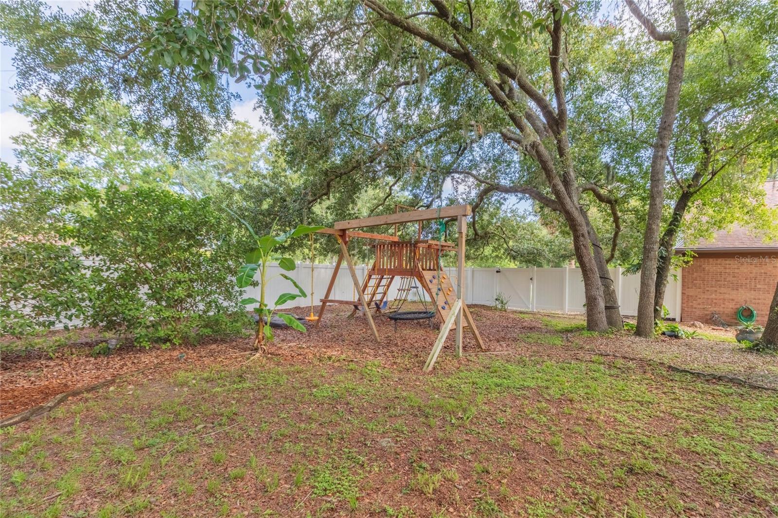 WHISPER LAKE - Residential