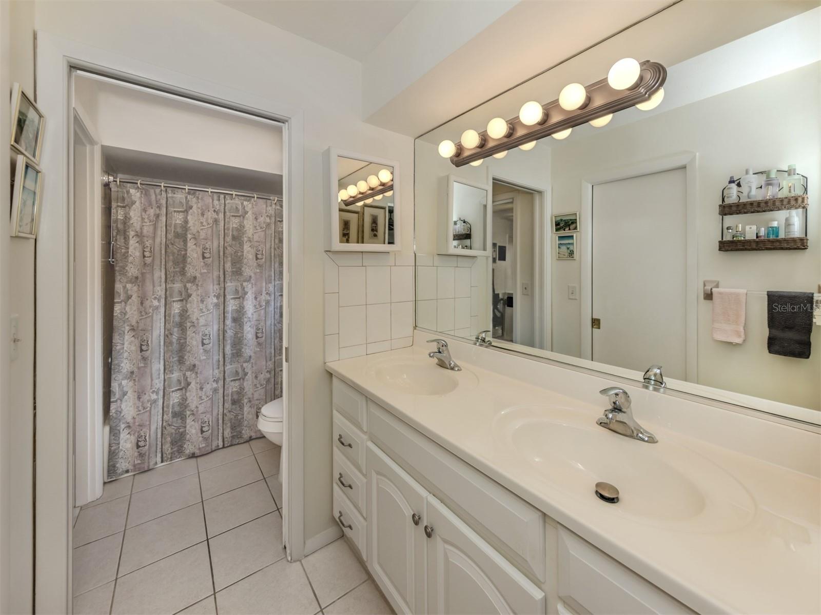 VENICE GARDENS UNIT 34 SEC 2 - Residential