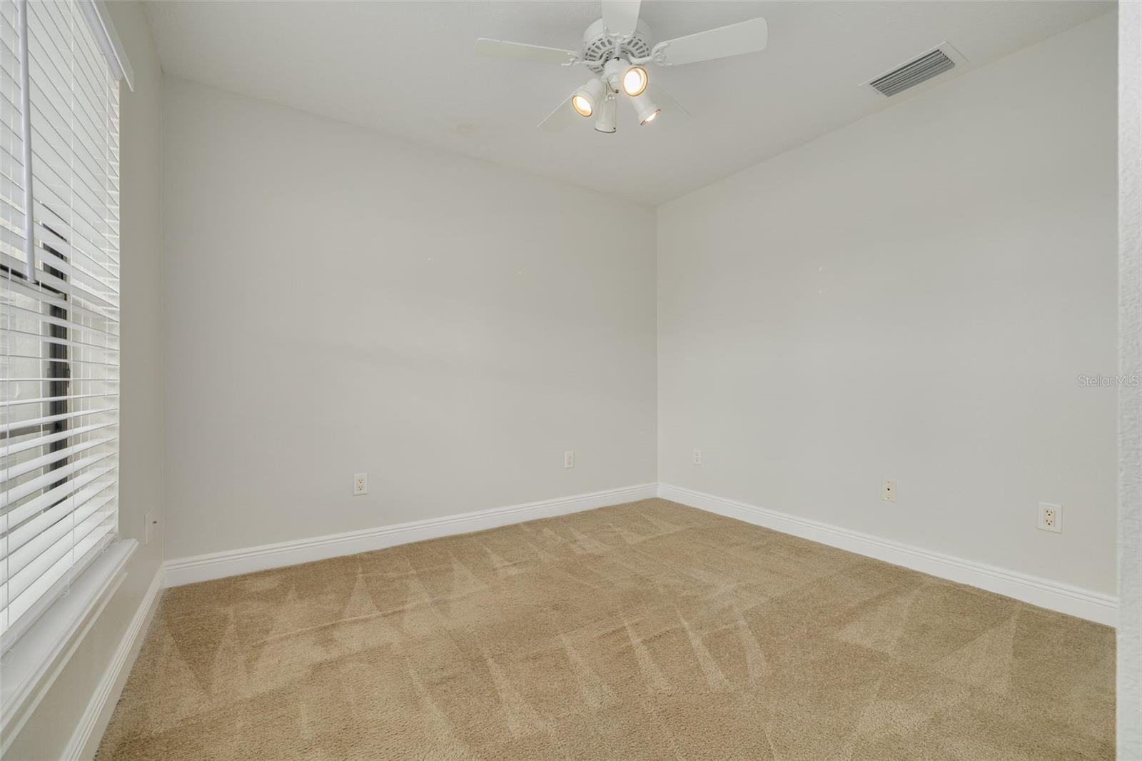 YARDARM CONDO PH 01 - Residential