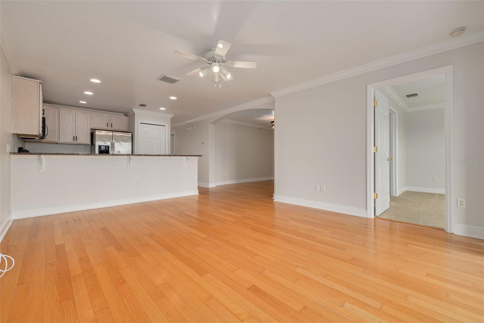 YARDARM CONDO PH 01 - Residential