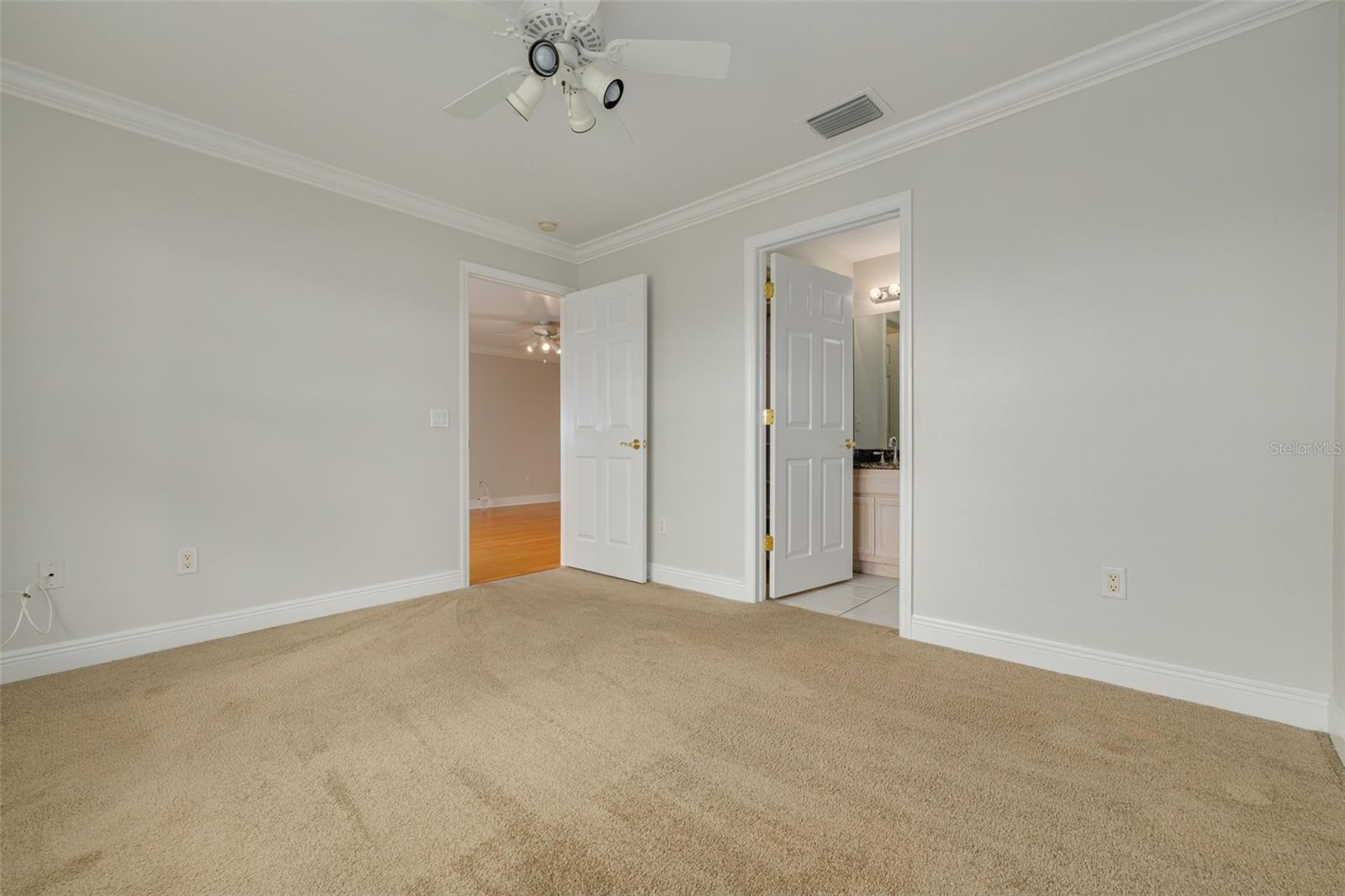 YARDARM CONDO PH 01 - Residential