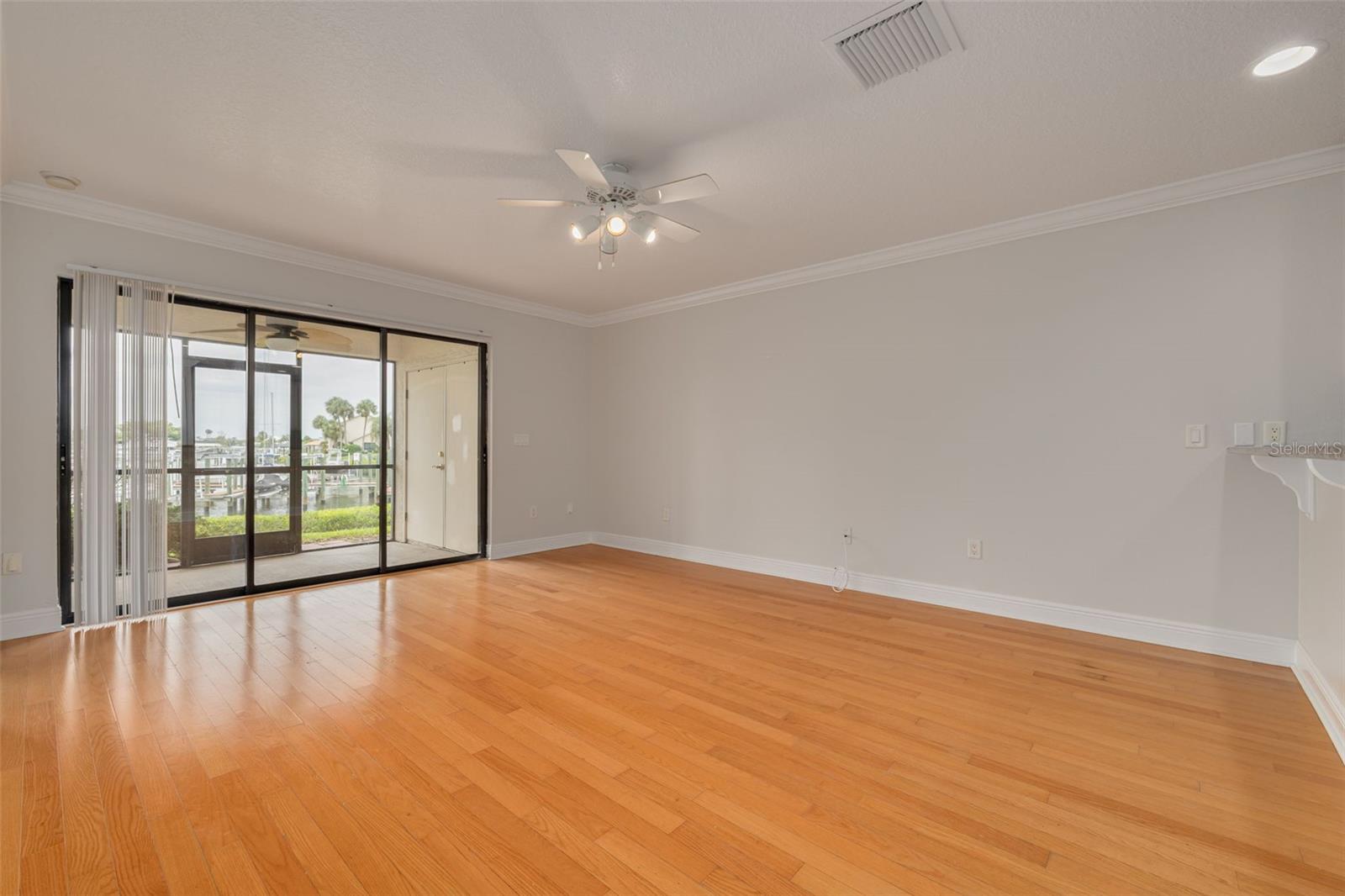 YARDARM CONDO PH 01 - Residential