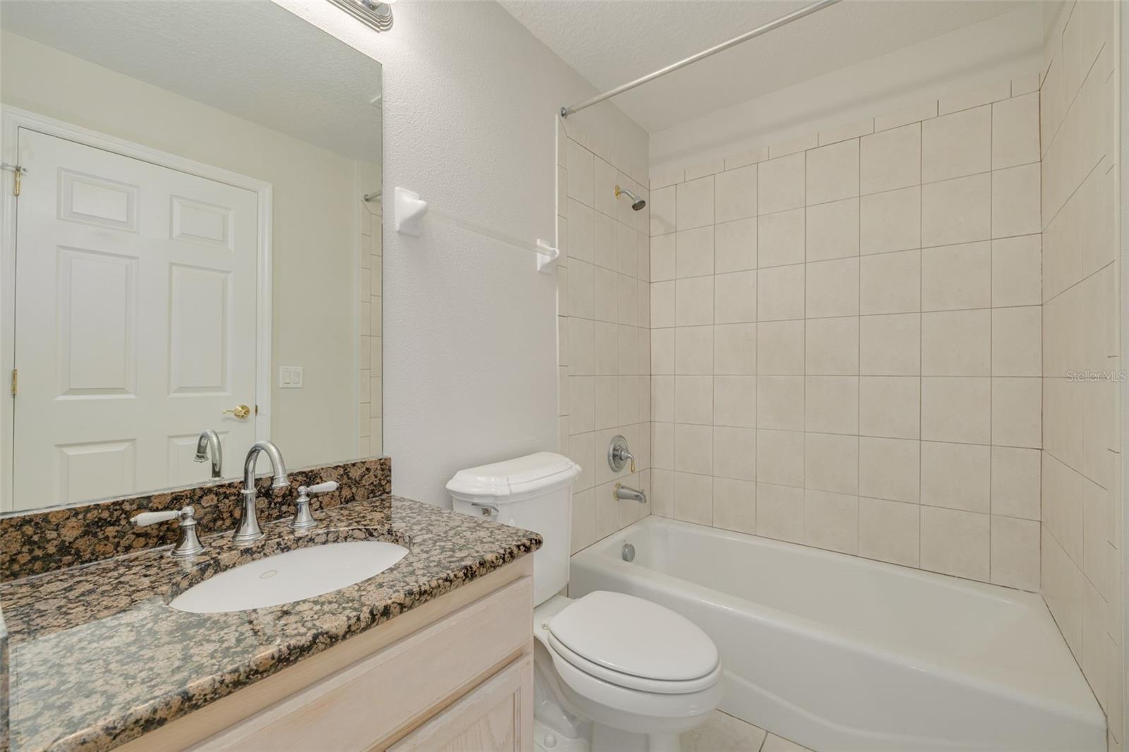 YARDARM CONDO PH 01 - Residential