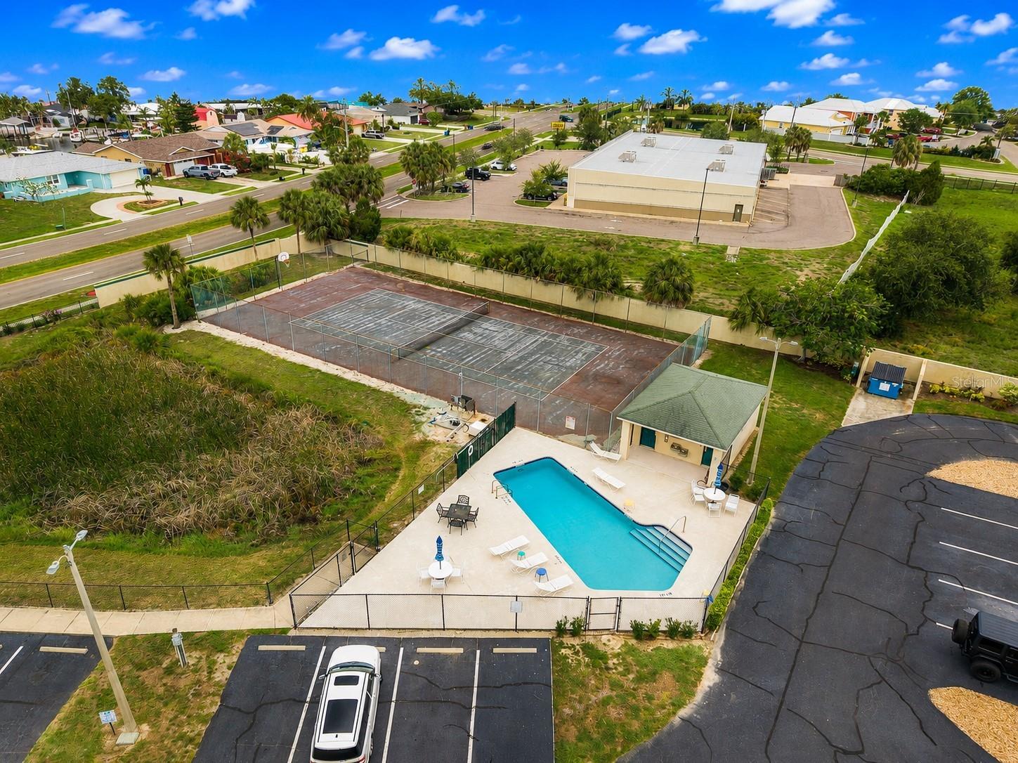 YARDARM CONDO PH 01 - Residential