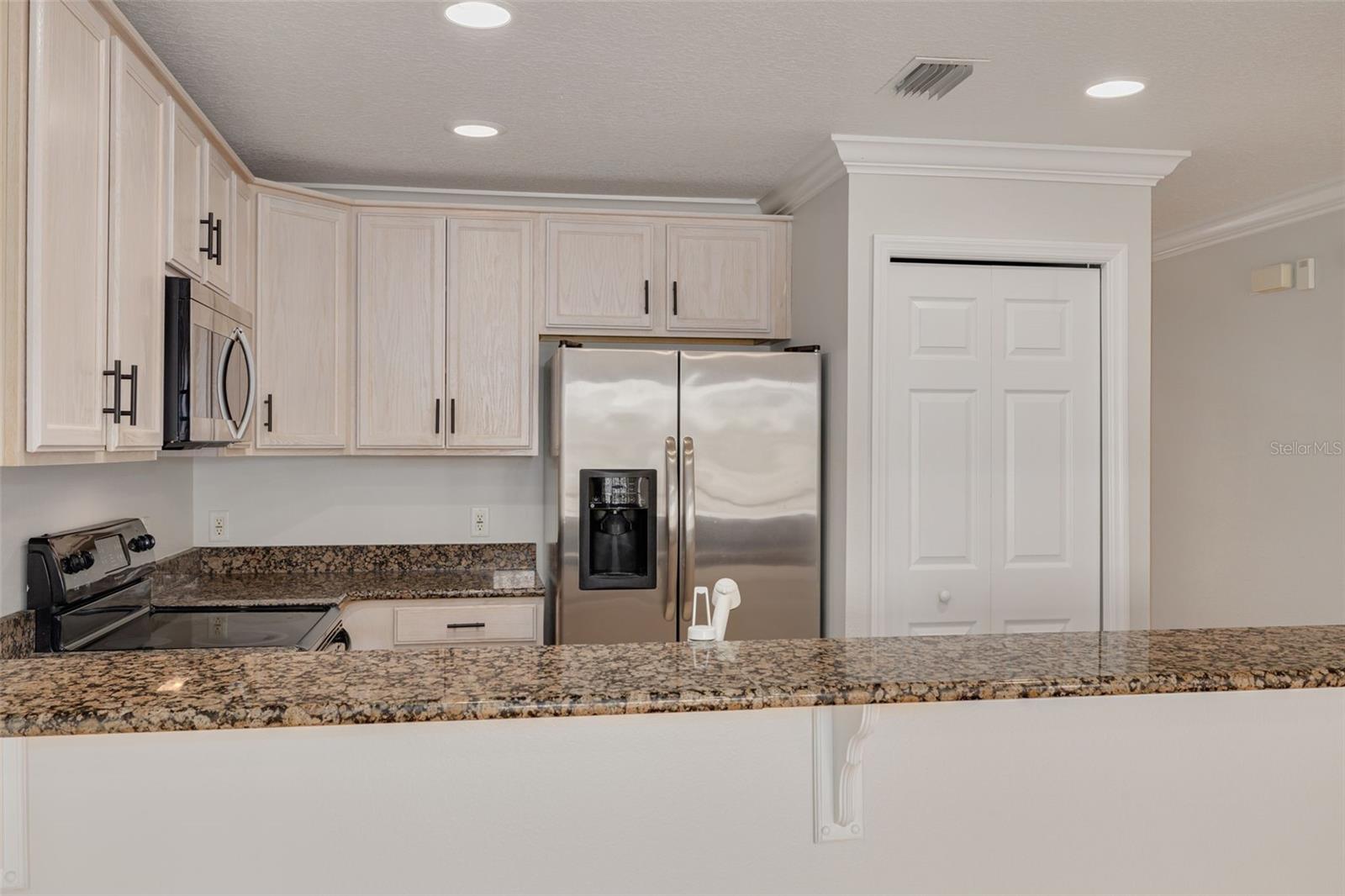 YARDARM CONDO PH 01 - Residential