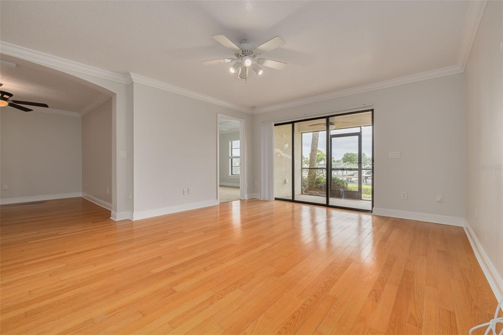 YARDARM CONDO PH 01 - Residential