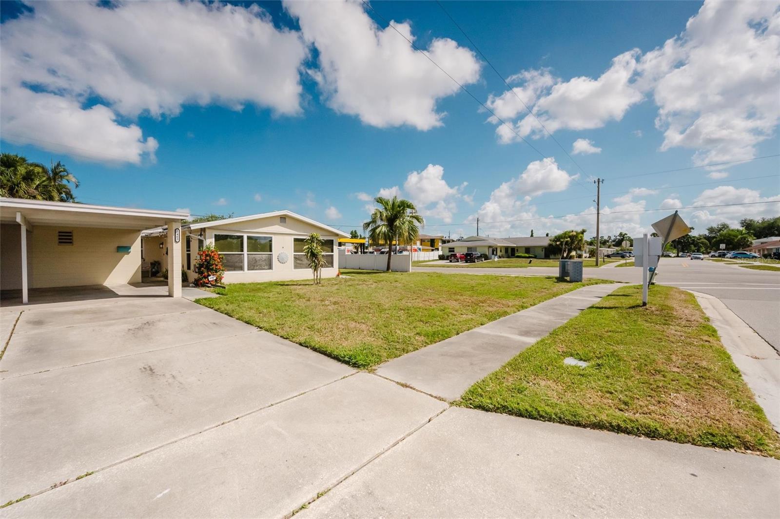 GULF GATE MANOR - Residential