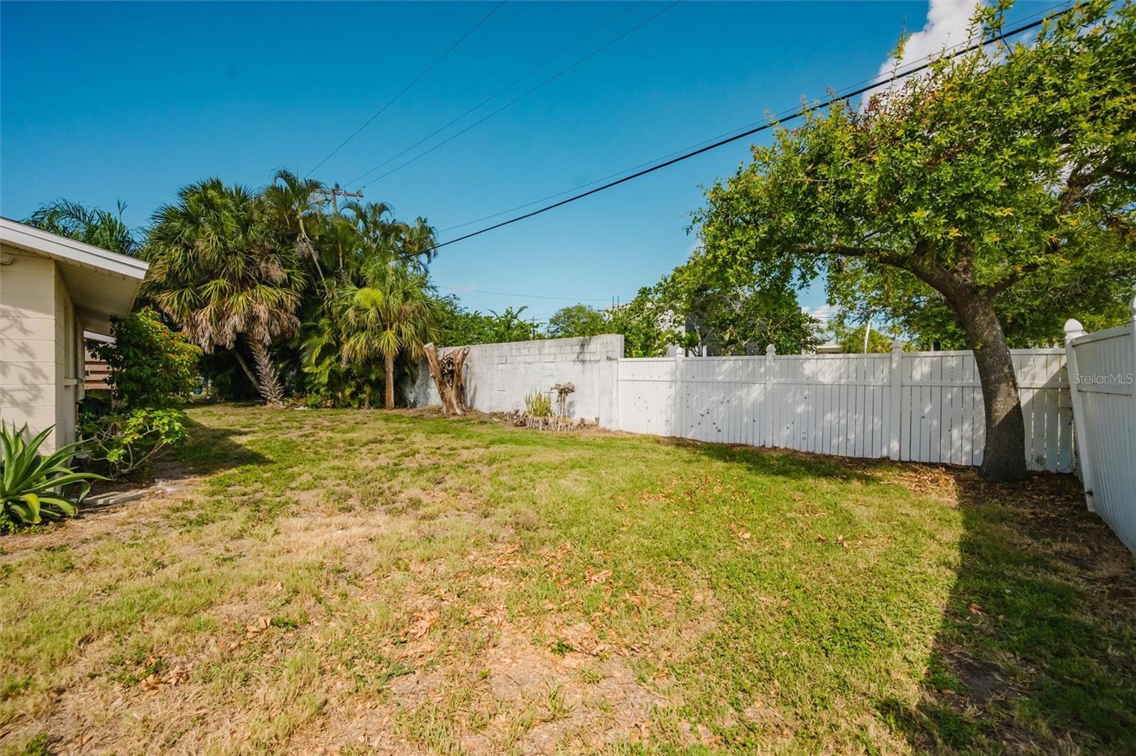 GULF GATE MANOR - Residential