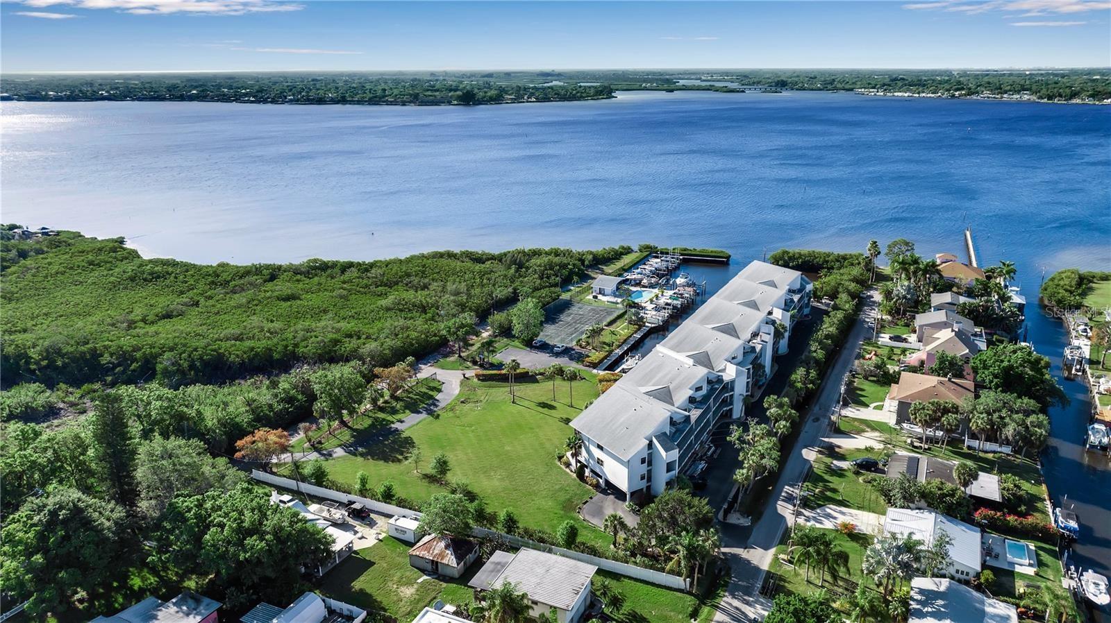 RIVER PLACE - Residential