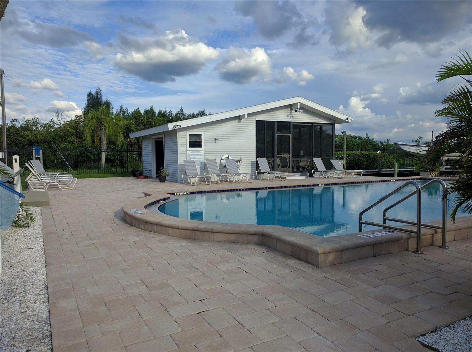 RIVER PLACE - Residential