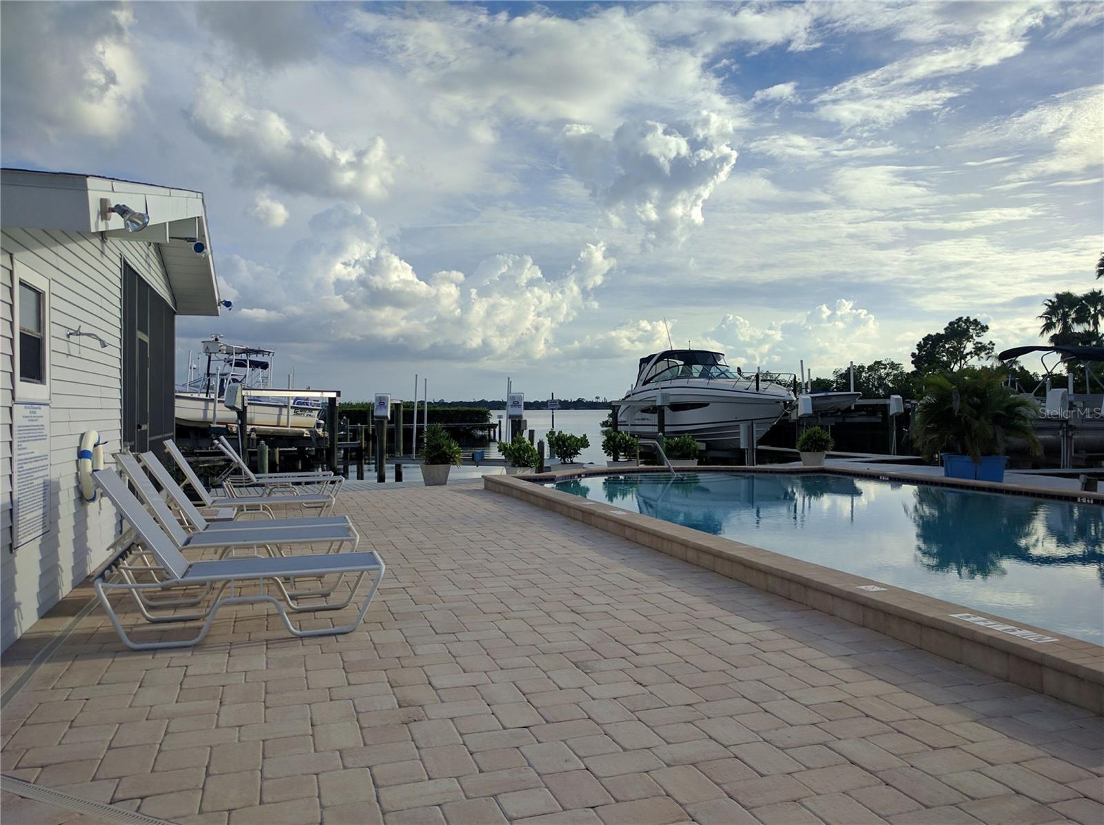 RIVER PLACE - Residential