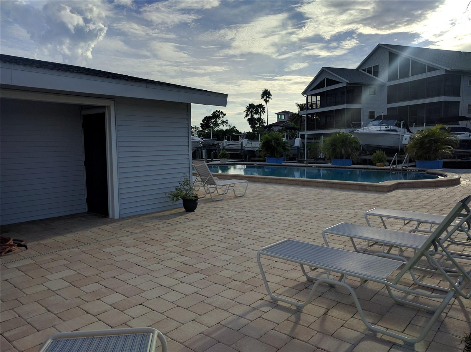 RIVER PLACE - Residential