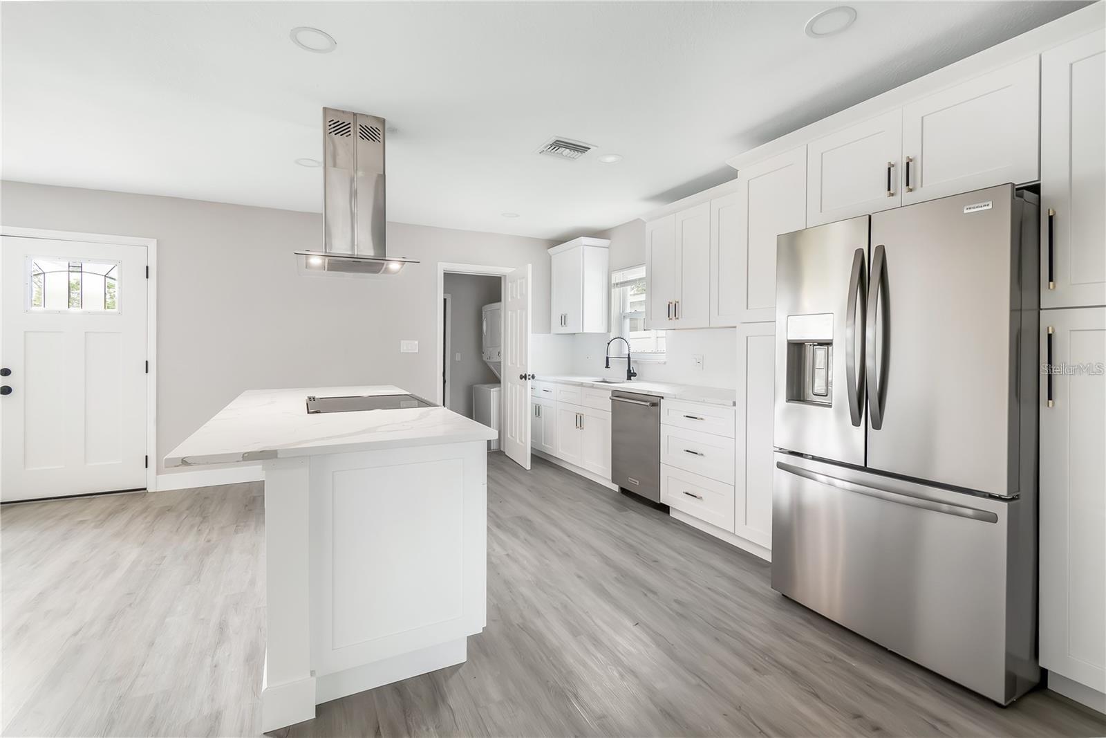 BLOSSOM LAKE VILLAGE SEC 2 - Residential Lease