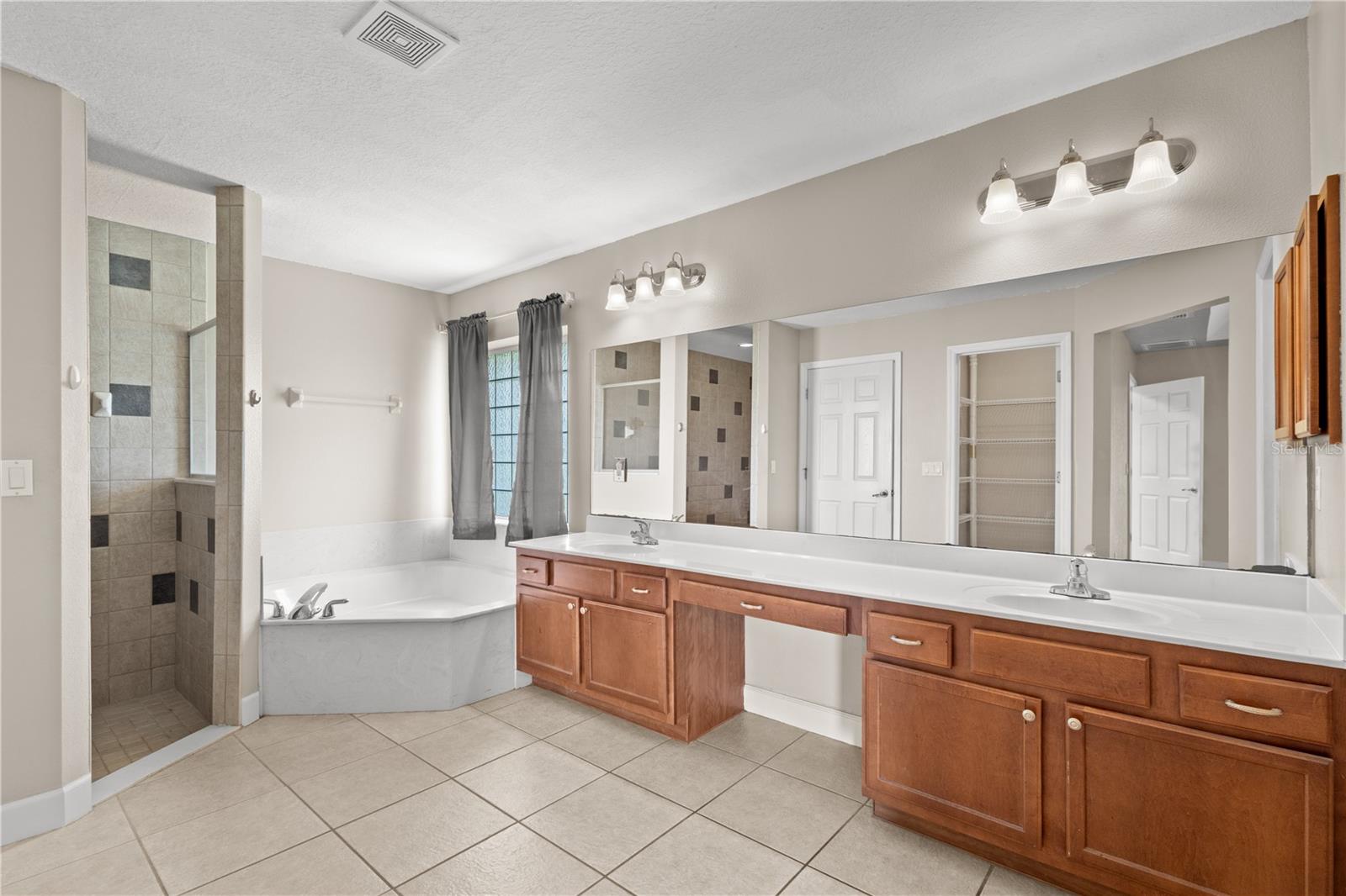 KINGSLAND COUNTRY ESTATE - Residential