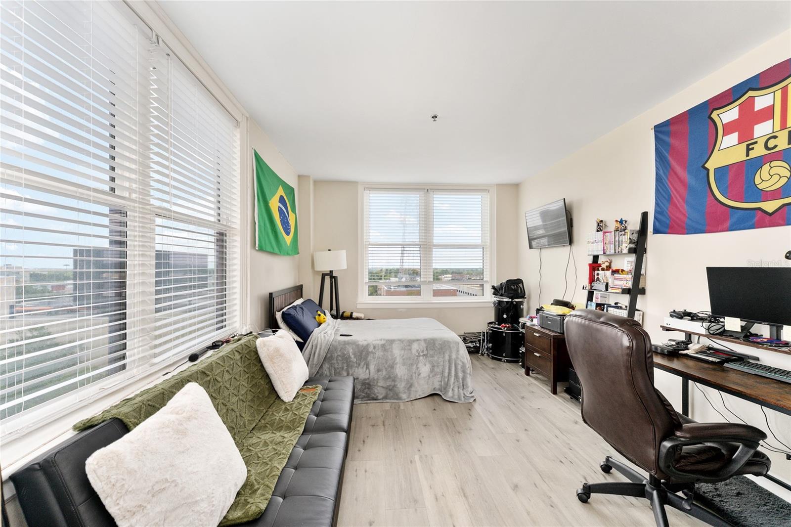 SEAGLE BUILDING - Residential