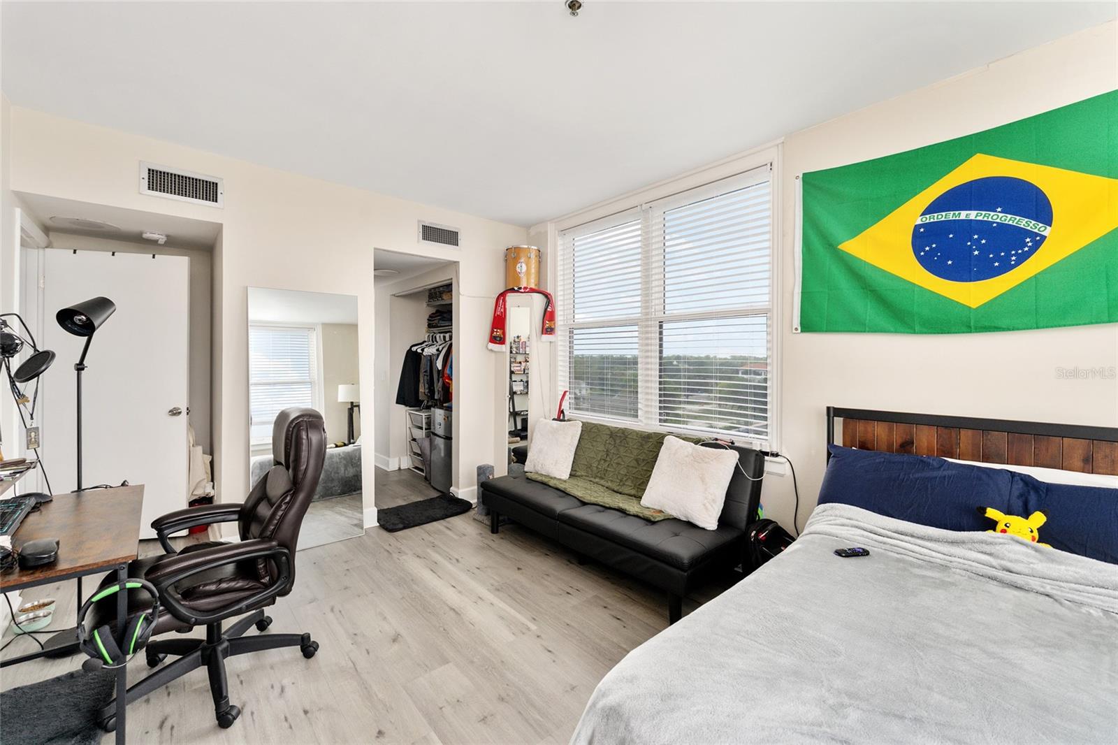 SEAGLE BUILDING - Residential