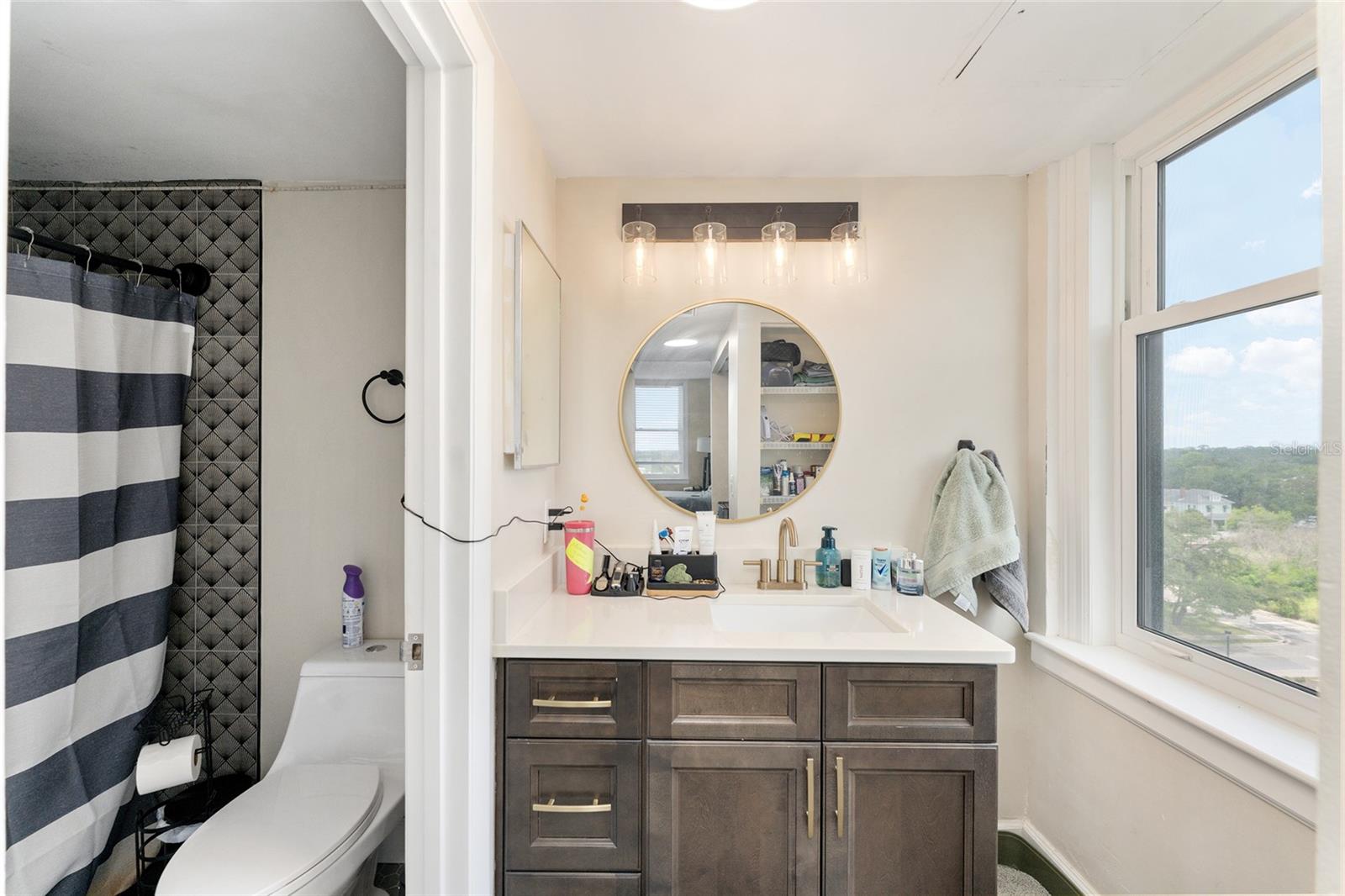 SEAGLE BUILDING - Residential