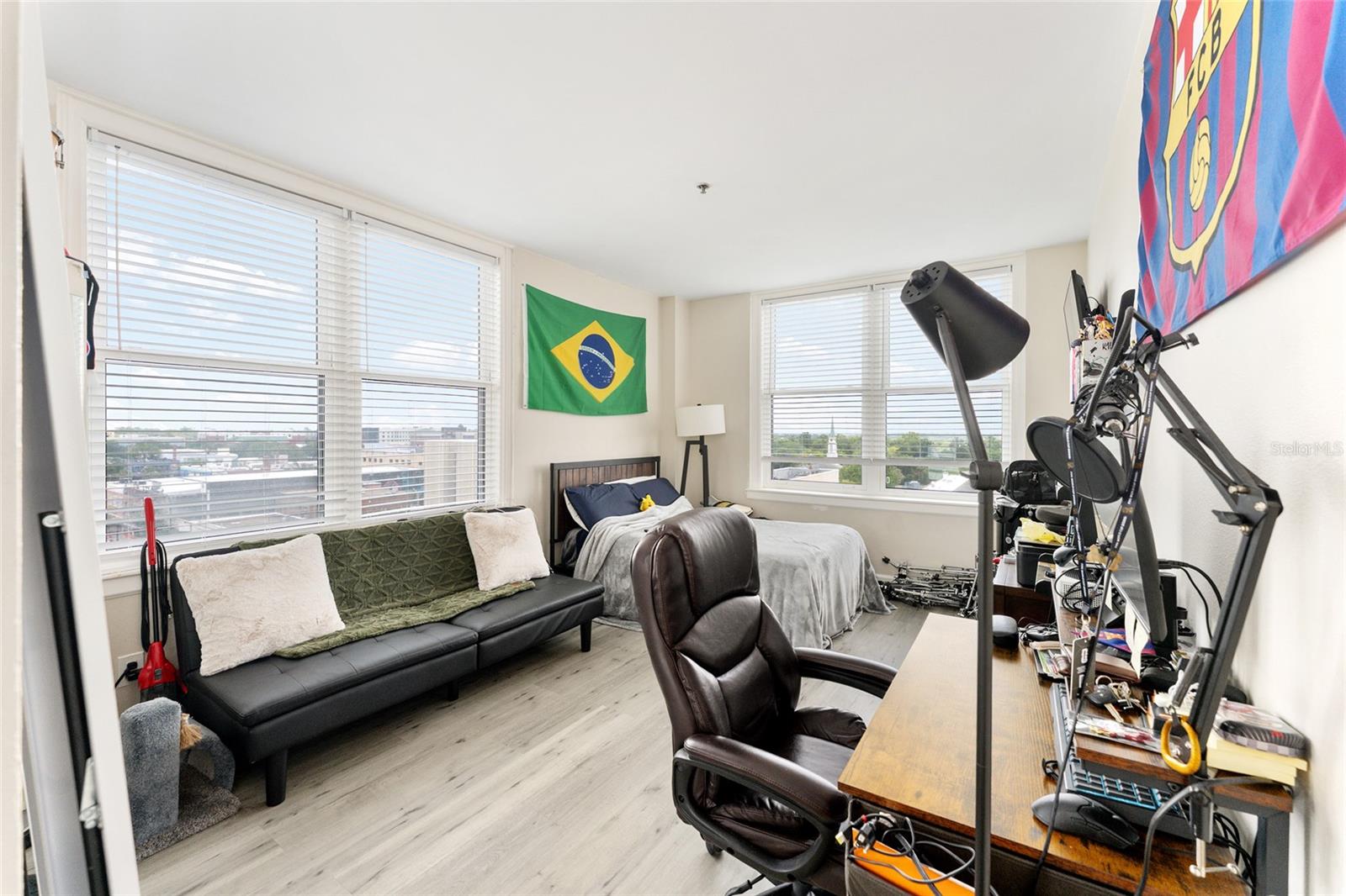 SEAGLE BUILDING - Residential