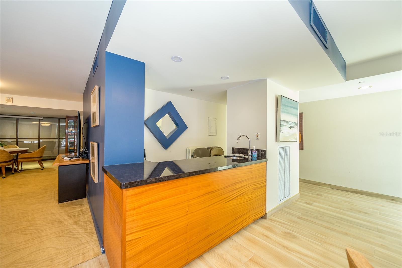 ESSEX HOUSE - Residential