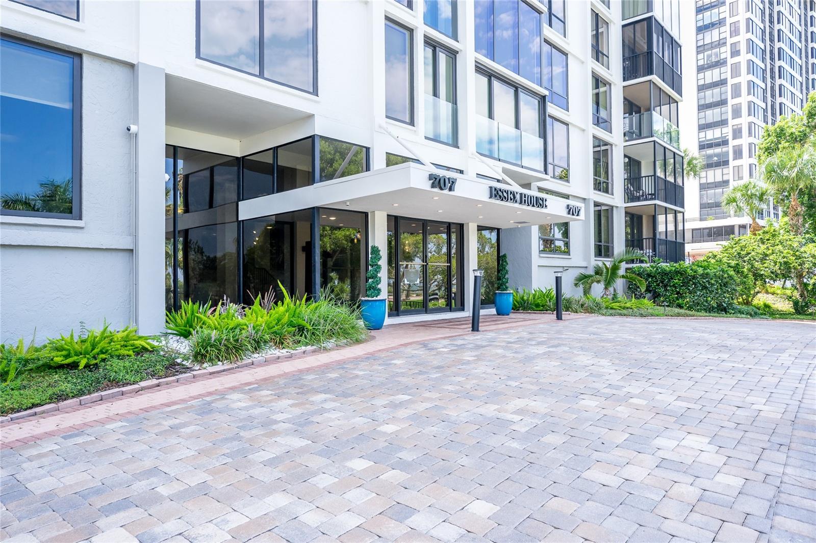 ESSEX HOUSE - Residential