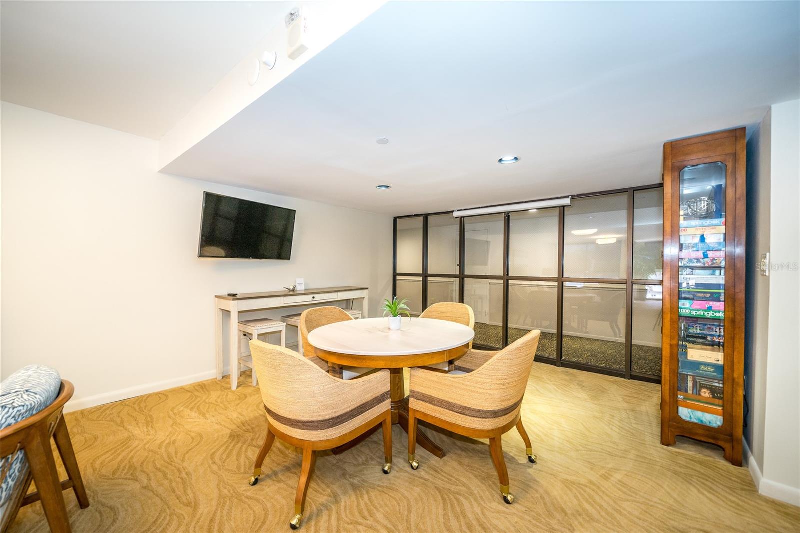 ESSEX HOUSE - Residential