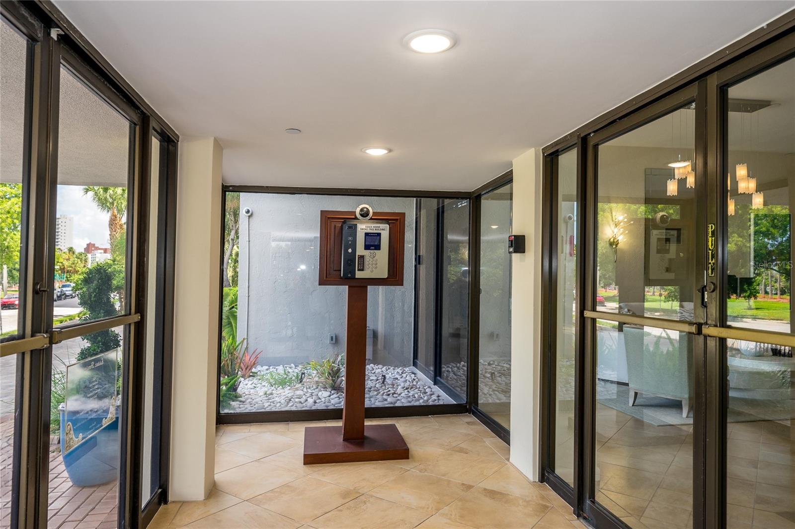 ESSEX HOUSE - Residential