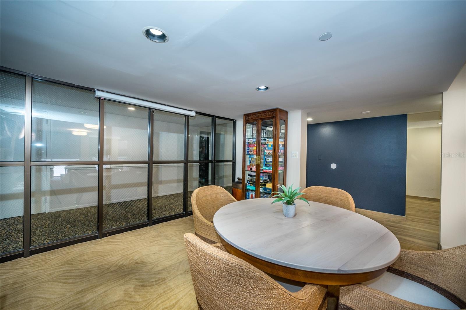 ESSEX HOUSE - Residential
