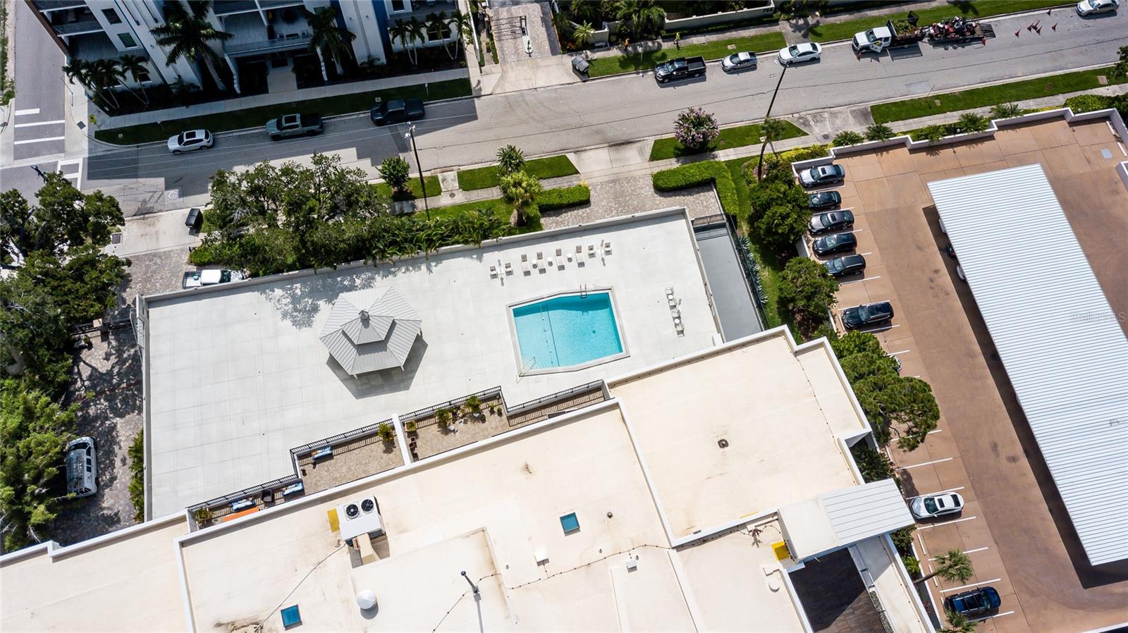 ESSEX HOUSE - Residential