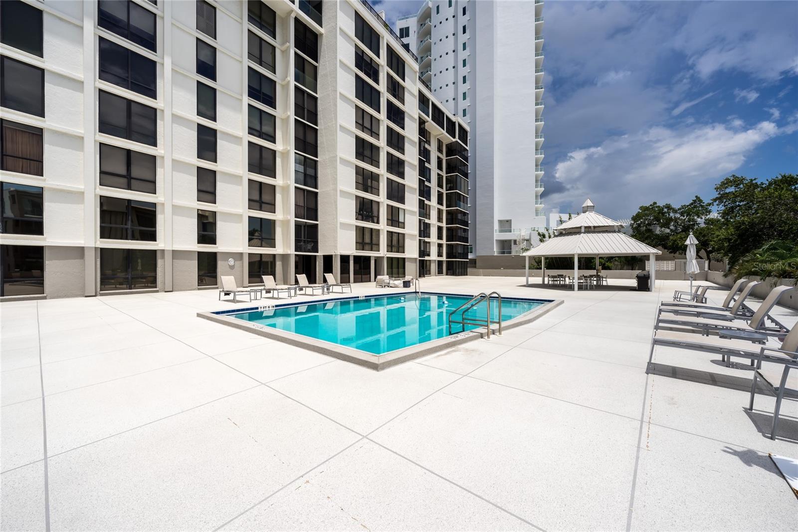 ESSEX HOUSE - Residential
