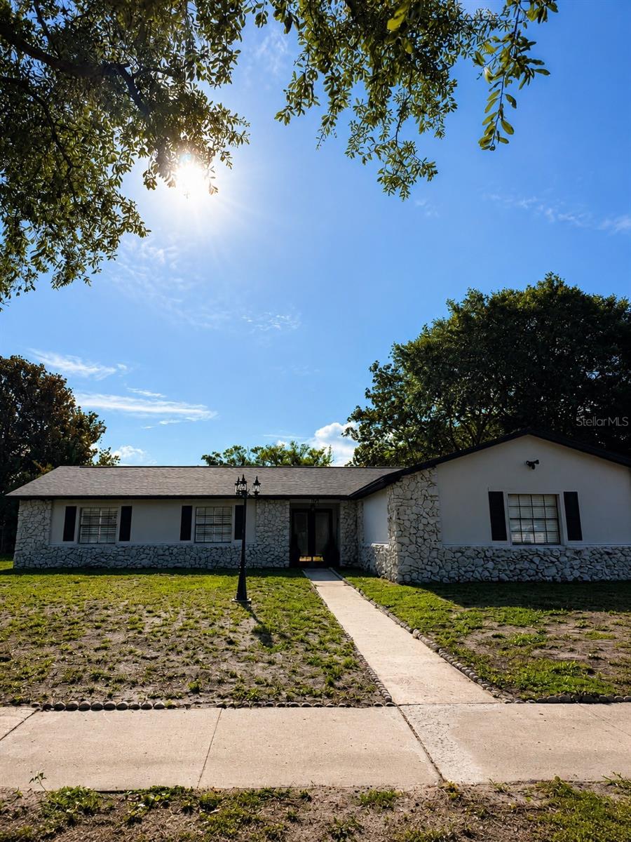 DOVER MANOR - Residential