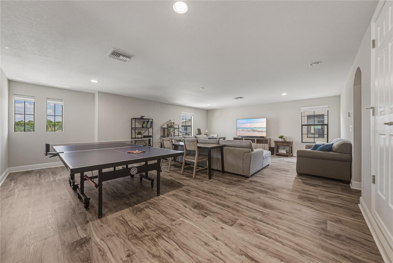 B & D HAWKSTONE PH I - Residential Lease