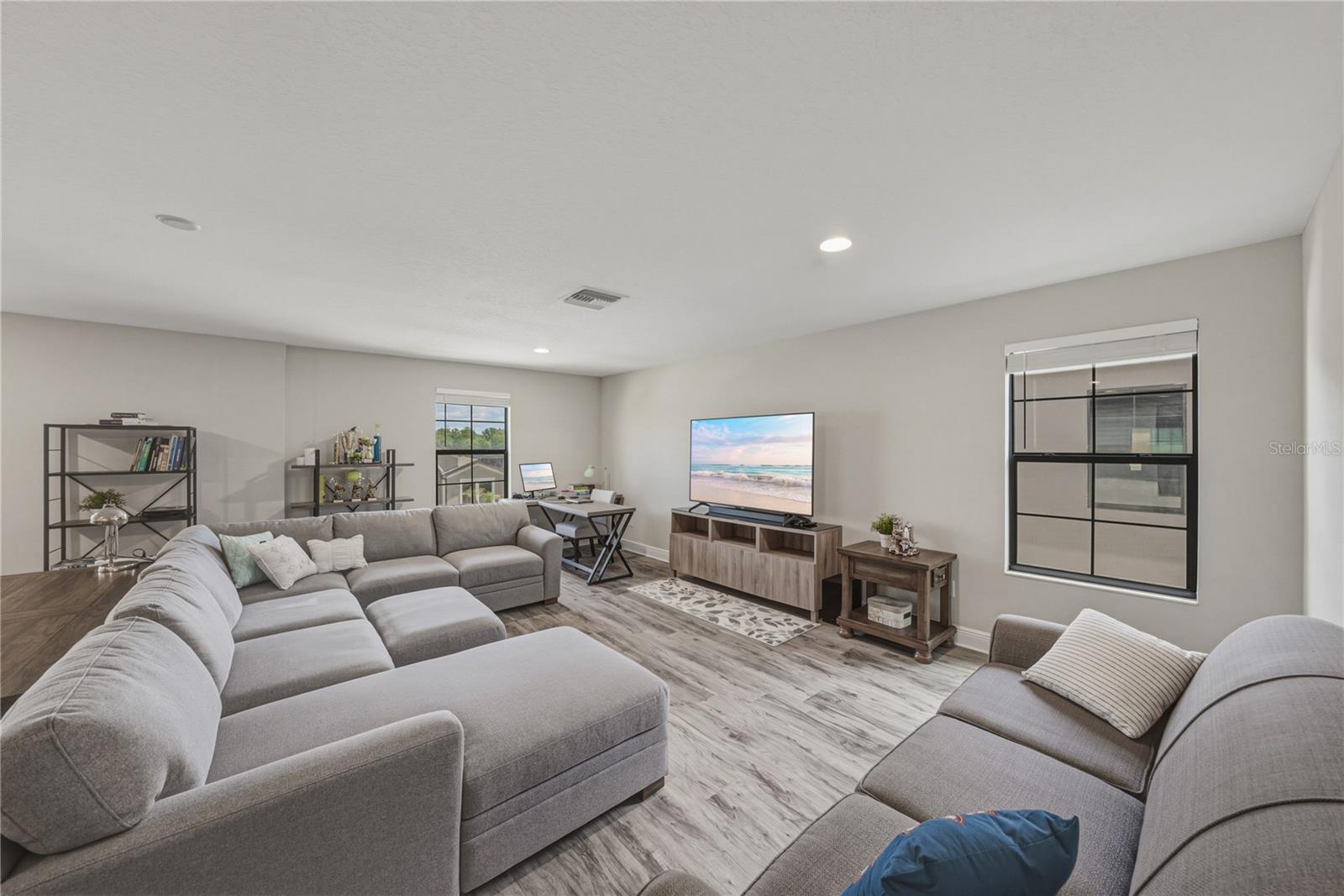 B & D HAWKSTONE PH I - Residential Lease