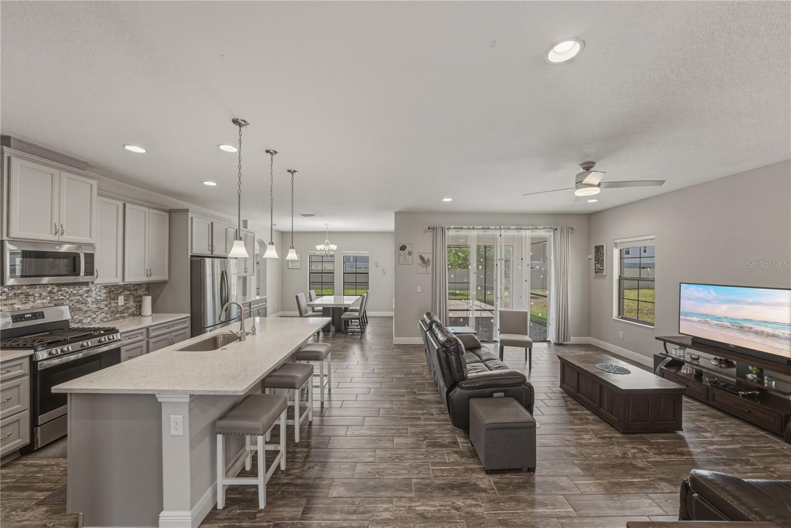 B & D HAWKSTONE PH I - Residential Lease