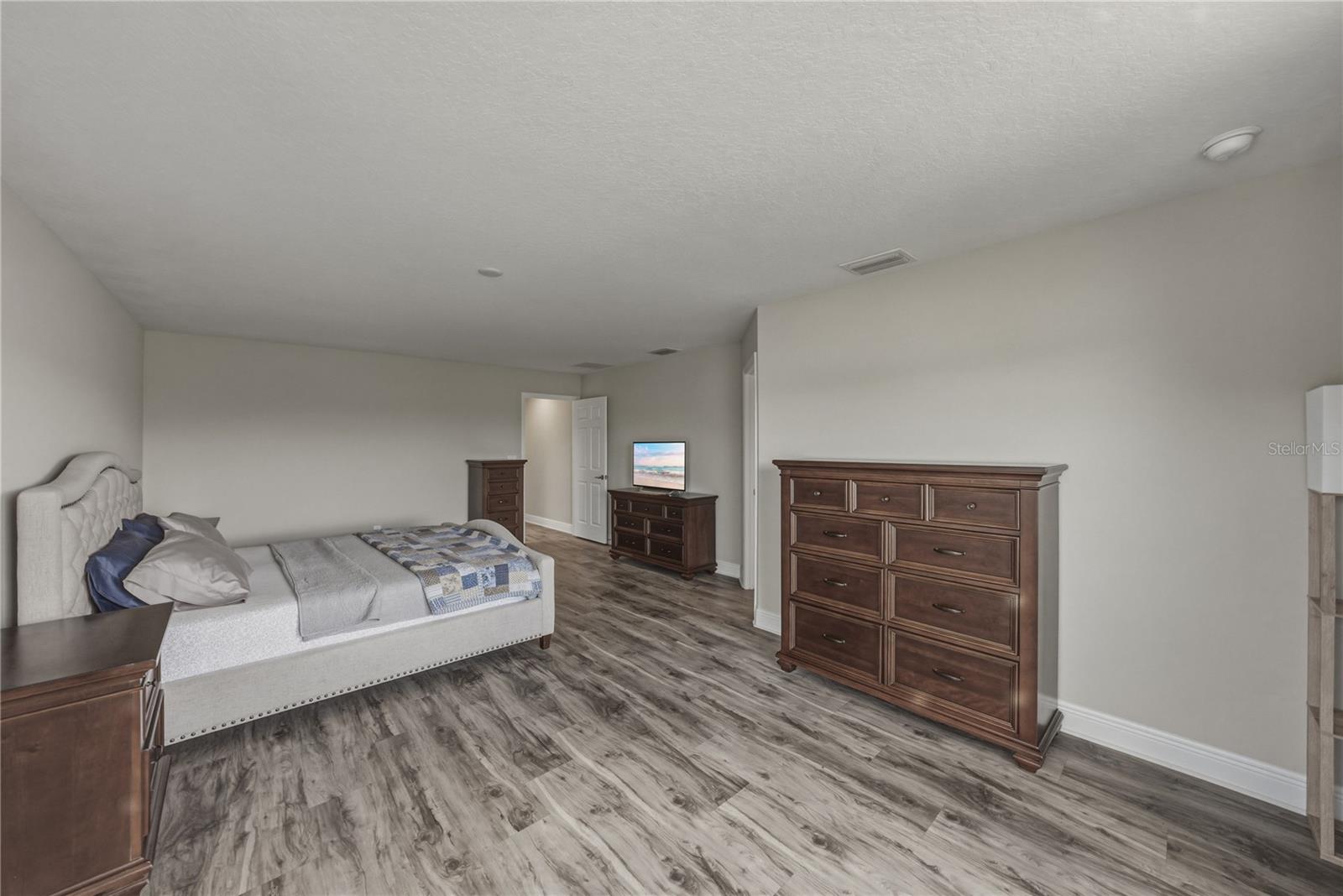 B & D HAWKSTONE PH I - Residential Lease