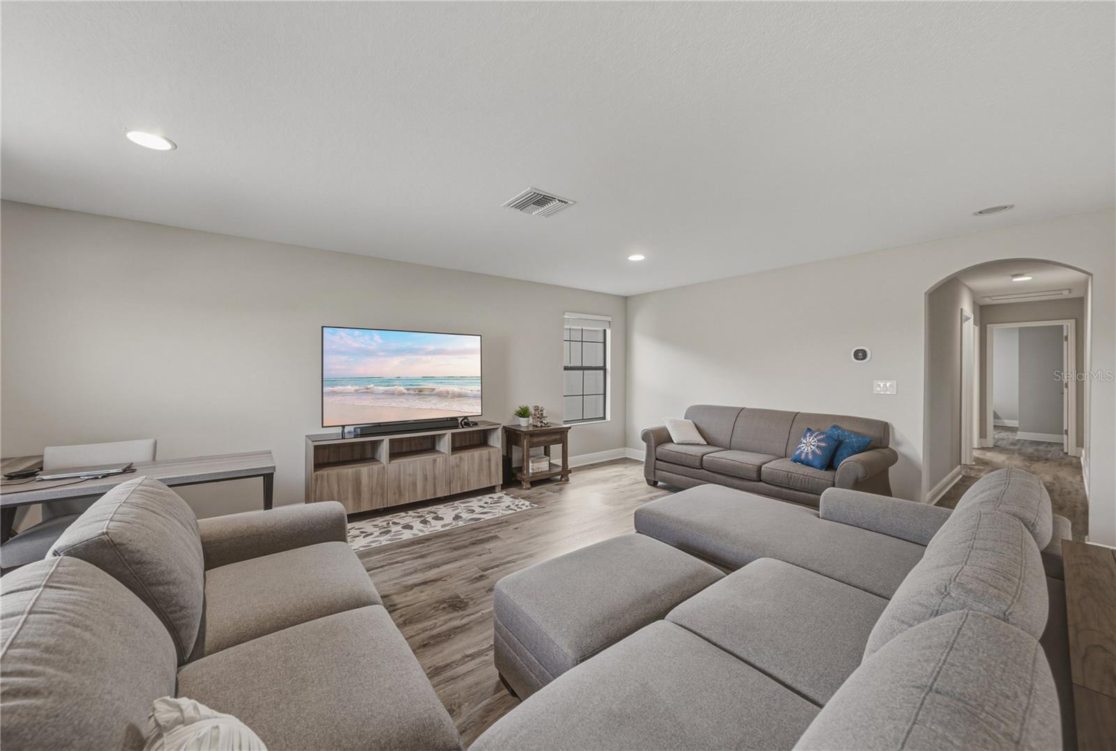 B & D HAWKSTONE PH I - Residential Lease