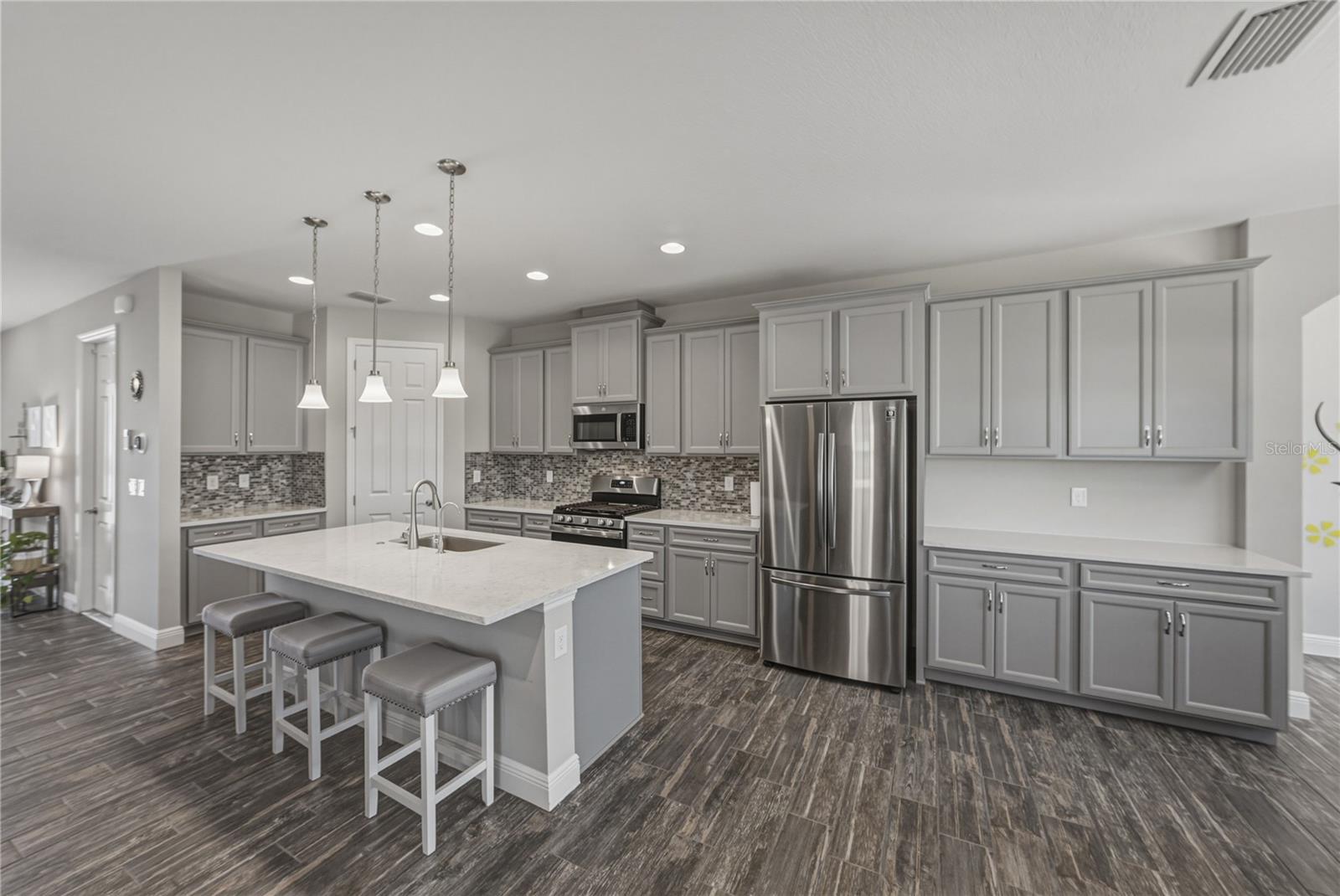 B & D HAWKSTONE PH I - Residential Lease
