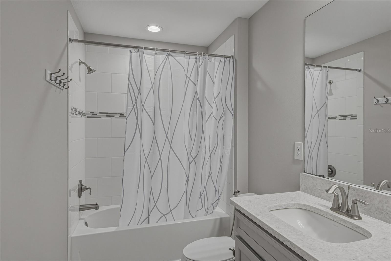 B & D HAWKSTONE PH I - Residential Lease
