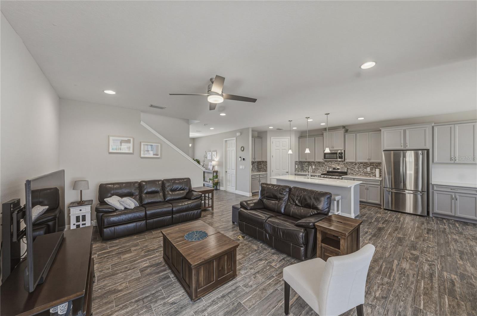 B & D HAWKSTONE PH I - Residential Lease