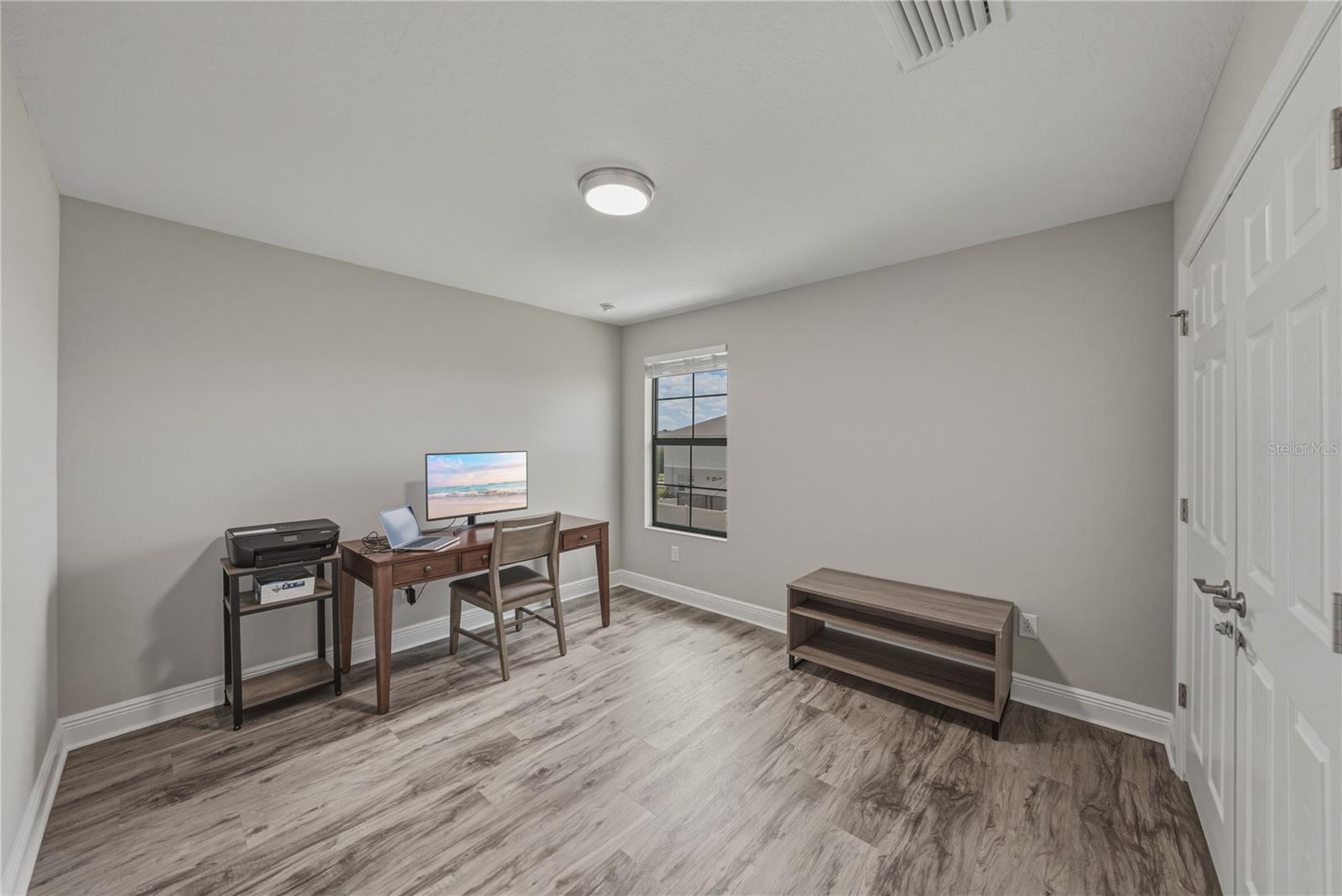 B & D HAWKSTONE PH I - Residential Lease