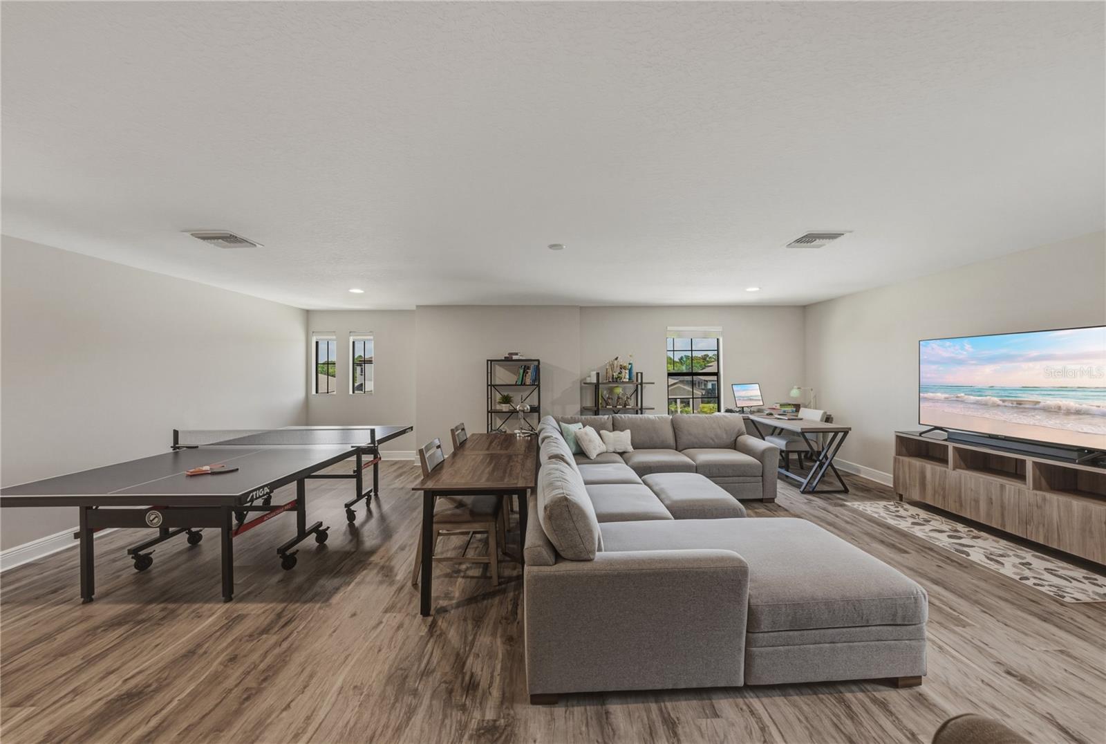 B & D HAWKSTONE PH I - Residential Lease