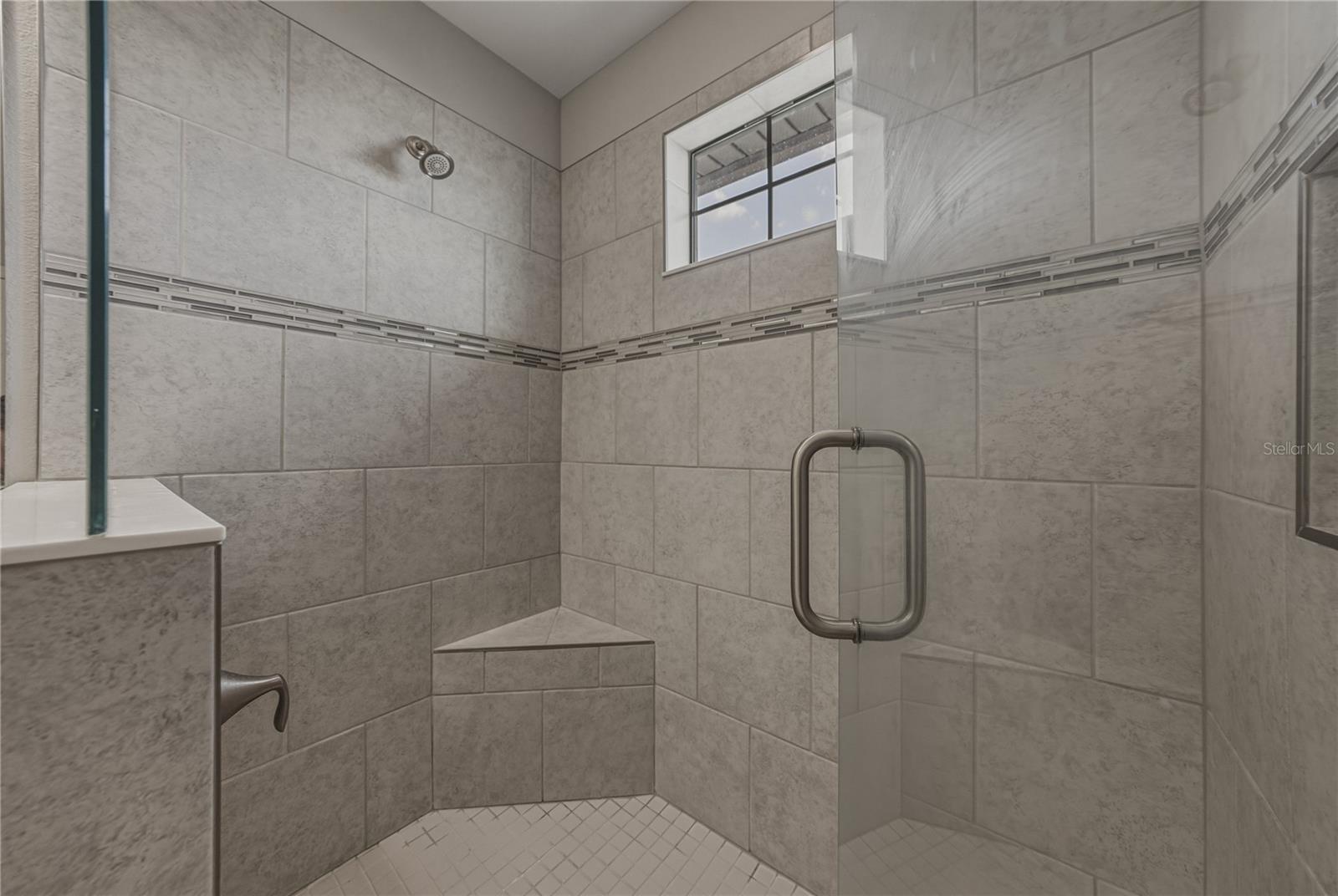 B & D HAWKSTONE PH I - Residential Lease