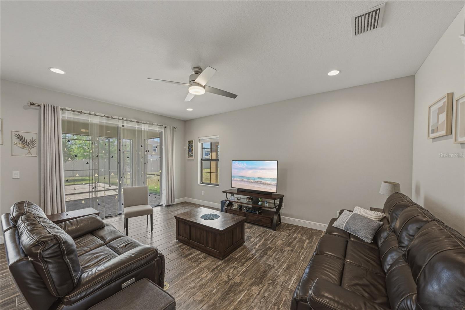B & D HAWKSTONE PH I - Residential Lease