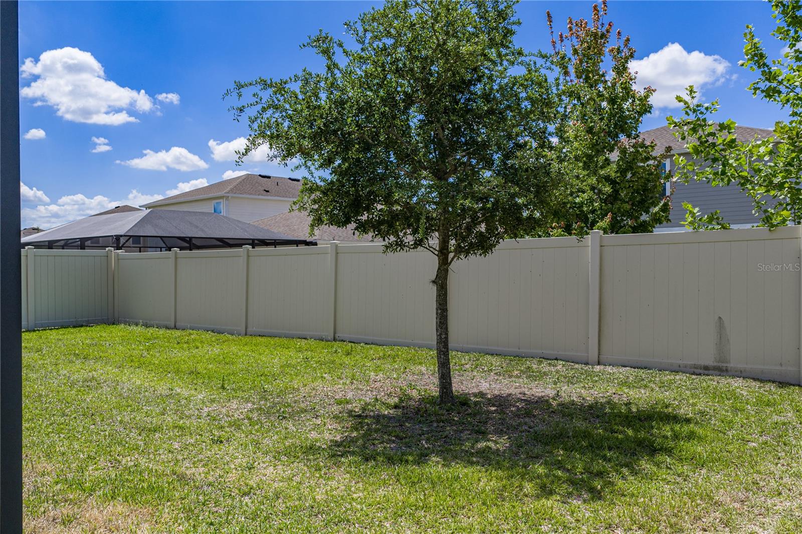 B & D HAWKSTONE PH I - Residential Lease