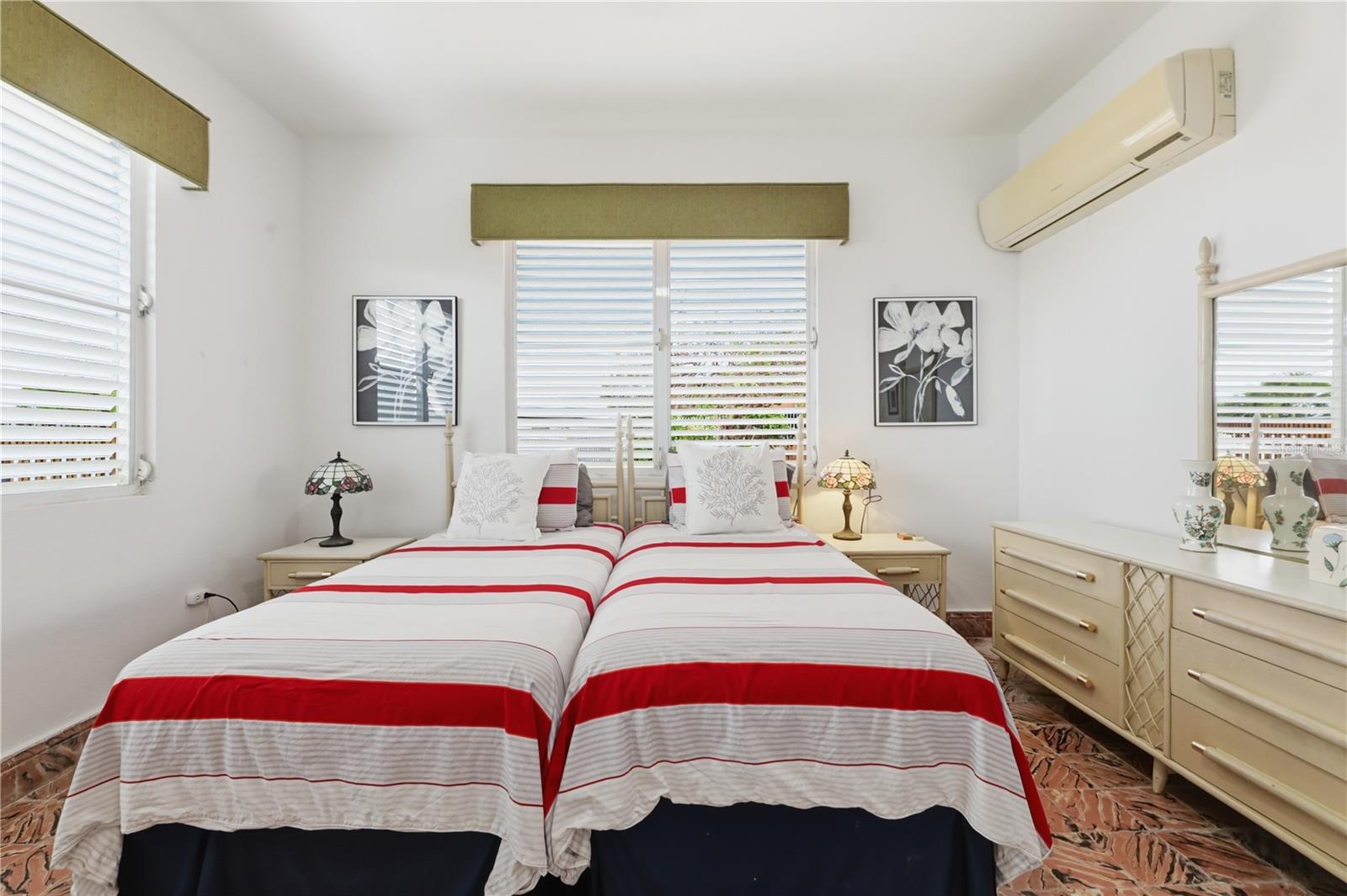 URB SANTA ISIDRA - Residential