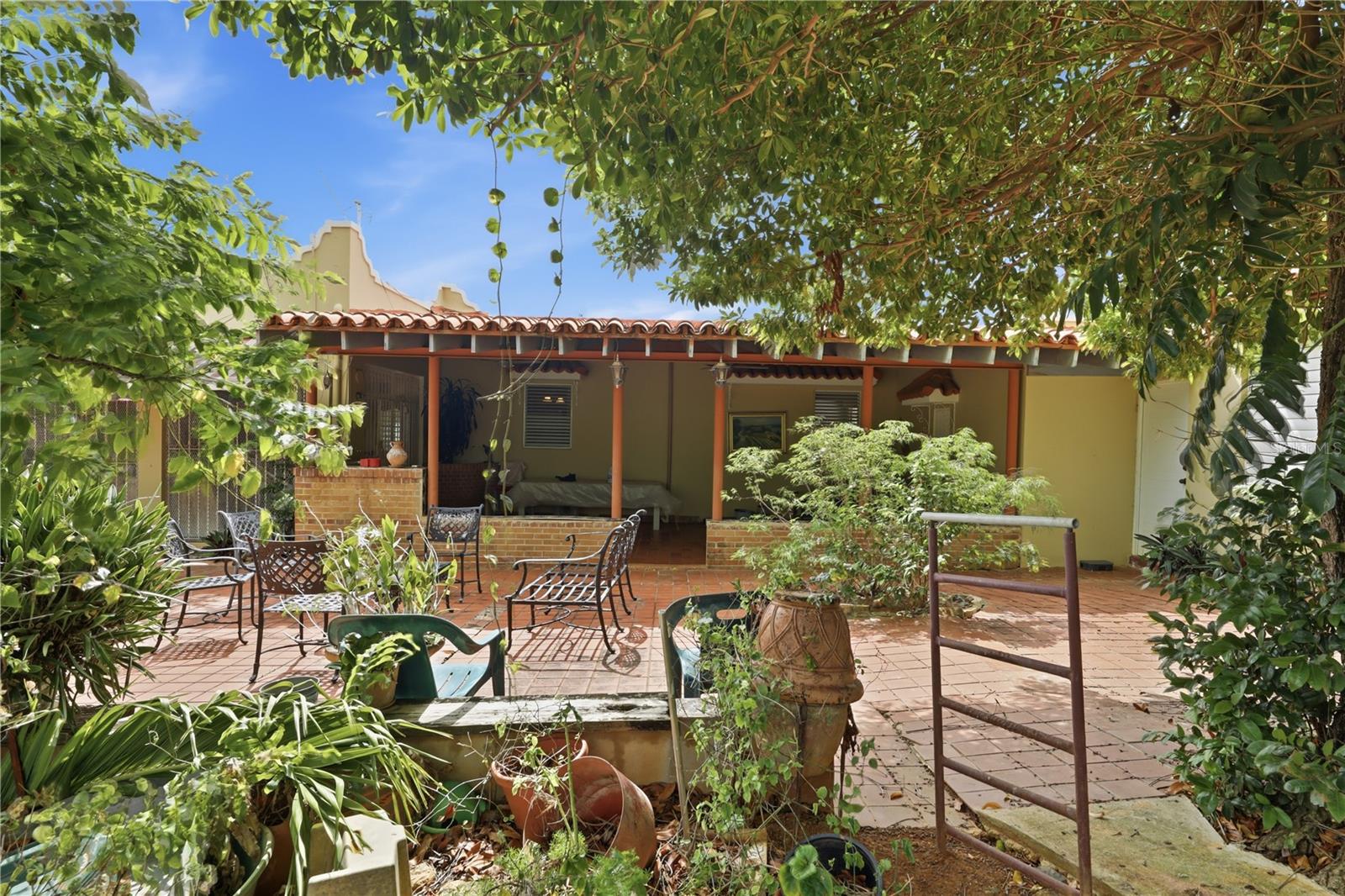 URB SANTA ISIDRA - Residential