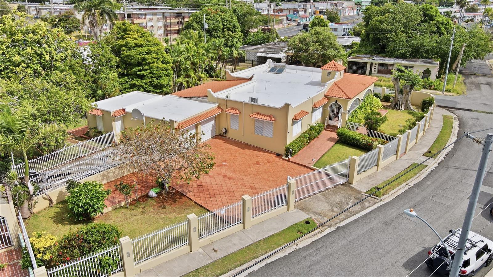 URB SANTA ISIDRA - Residential
