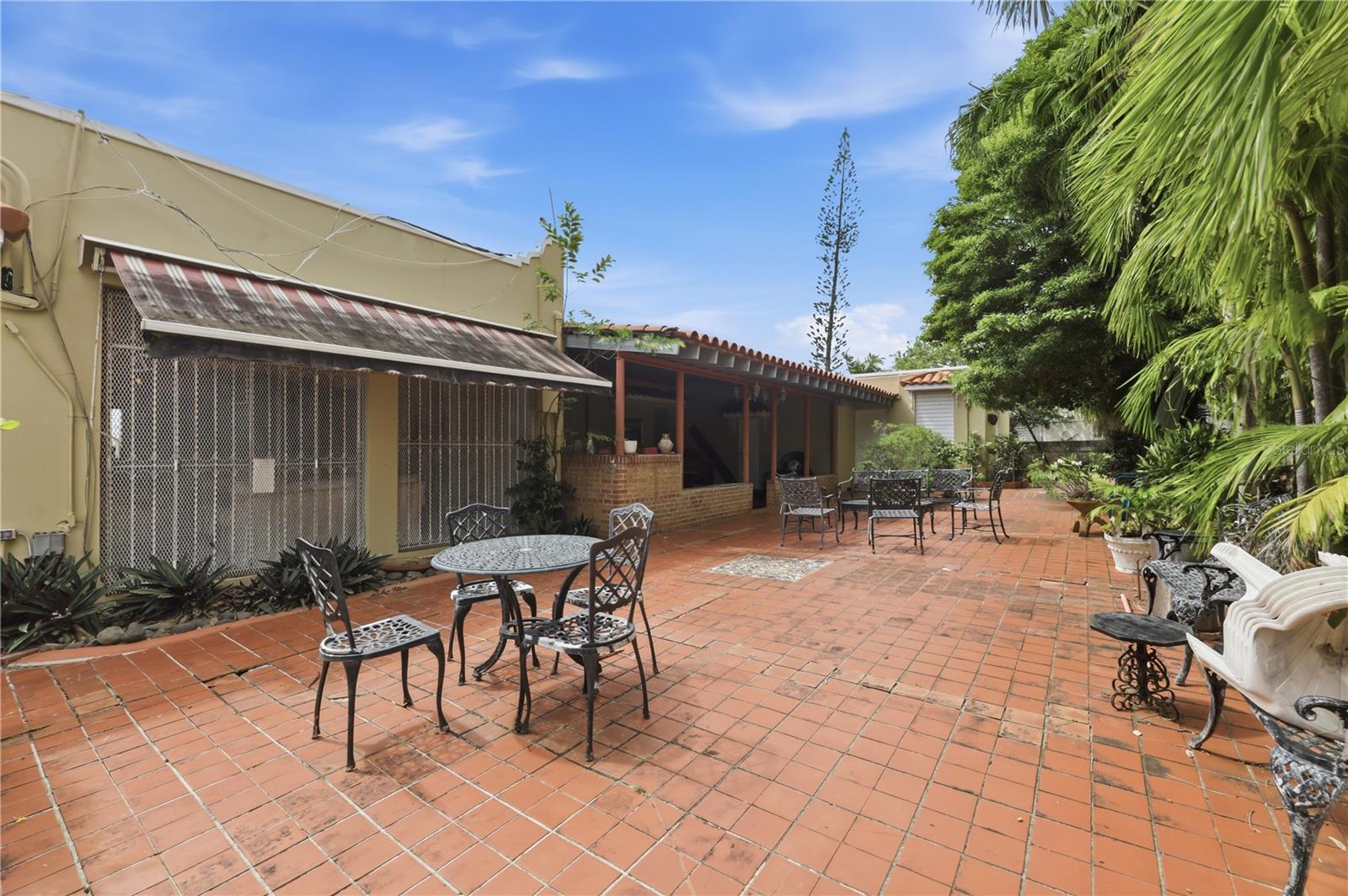URB SANTA ISIDRA - Residential