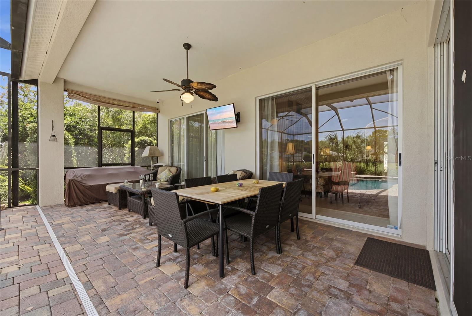 LEXINGTON OAKS VILLAGE 17 UNITS A & B - Residential